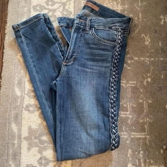 Bundle of pants and denim - Picture 9 of 10